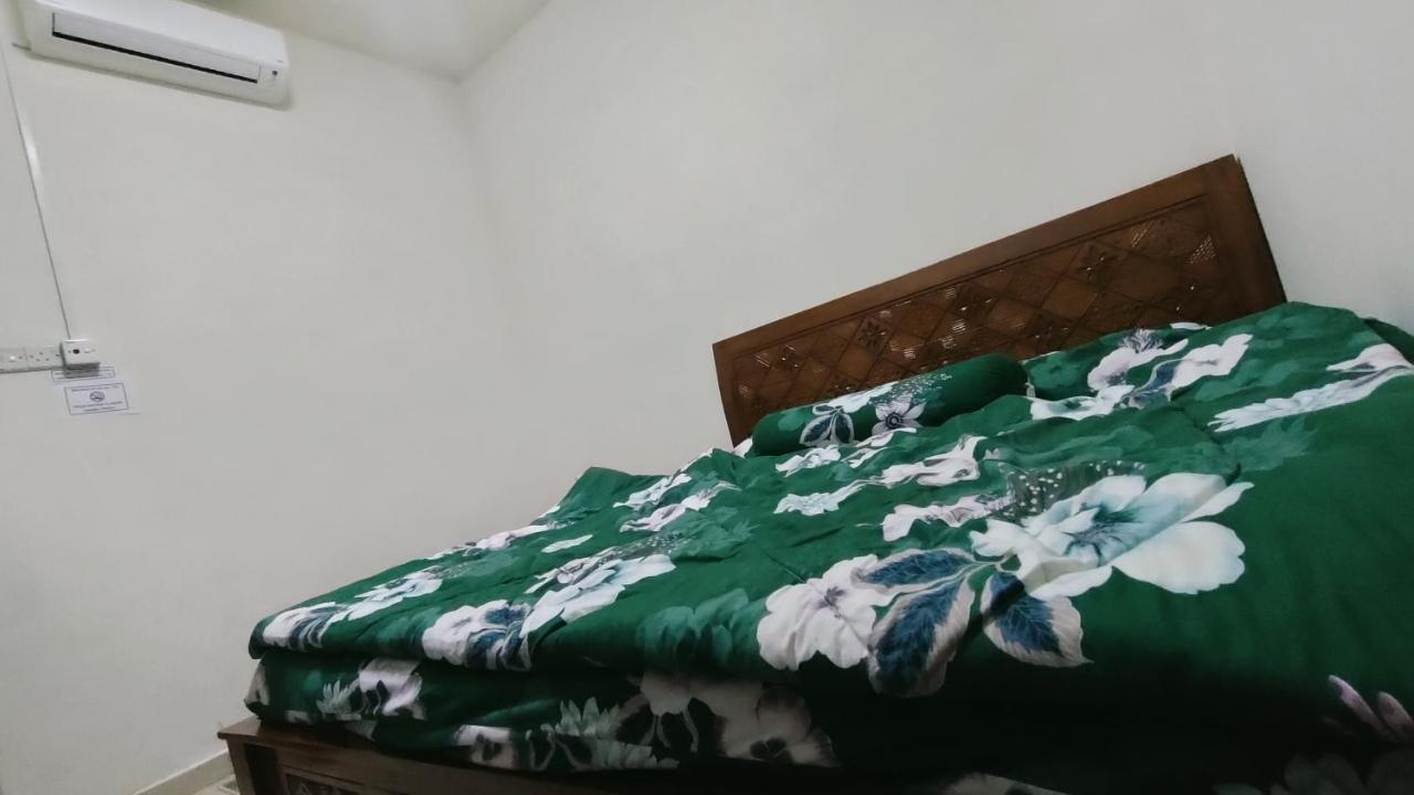 Zulaikha'S Homestay Ulu Tiram Johor Bahru Екстер'єр фото